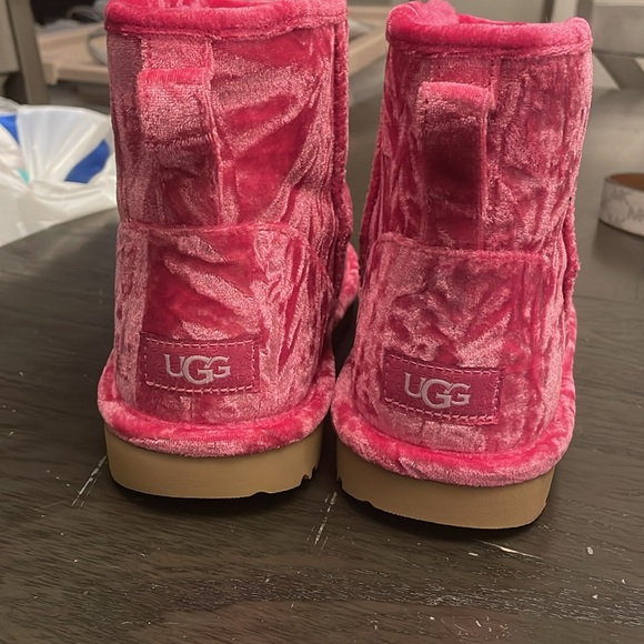 Brand new Ugg boots - Picture 2 of 4